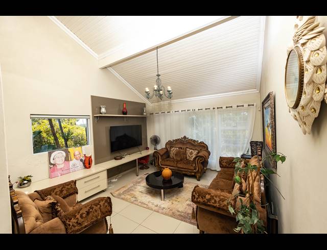 4 BEDROOM FREESTANDING FOR SALE IN BEACON BAY